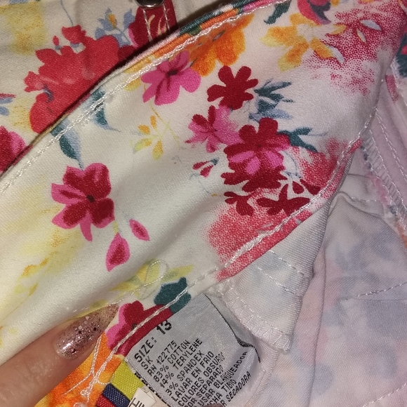 Capris/new - Picture 2 of 3